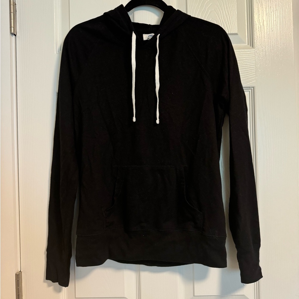 Lightweight black long sleeve pullover